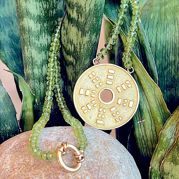 18 karat gold and peridot necklace - Picture 1 of 12